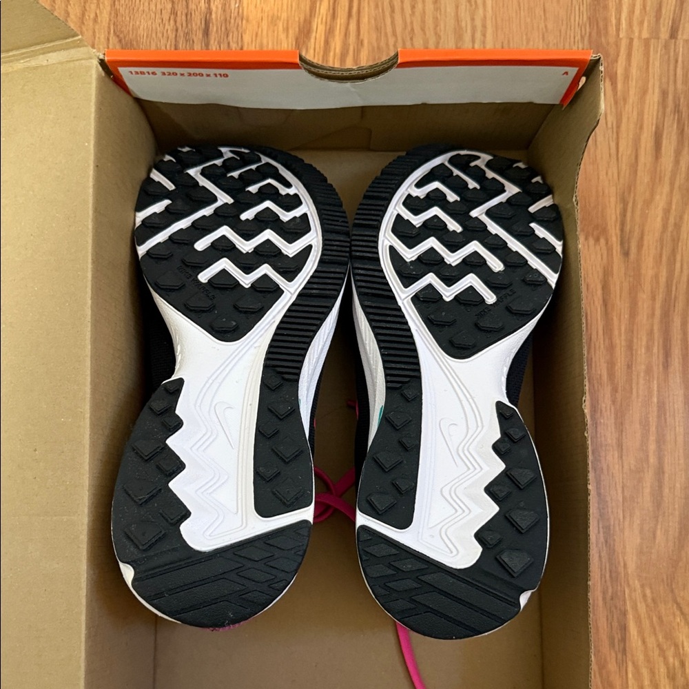Nike Women's Black and Pink Athletic Shoes - Picture 4 of 4